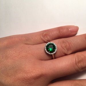 Green stone - sterling silver - size 6 ring